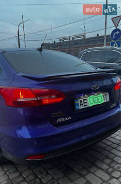 Седан Ford Focus 2015 в 