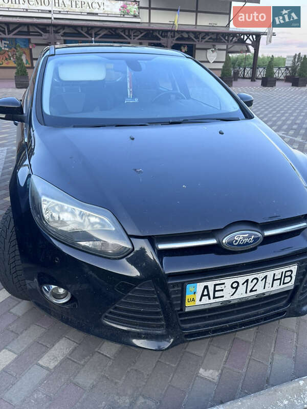 Хэтчбек Ford Focus 2011 в 