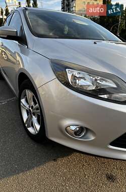 Хэтчбек Ford Focus 2012 в 