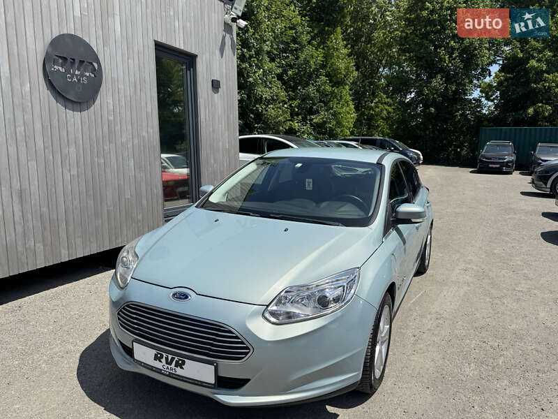 Хэтчбек Ford Focus 2013 в 