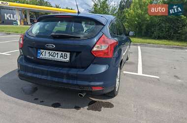 Хэтчбек Ford Focus 2013 в 