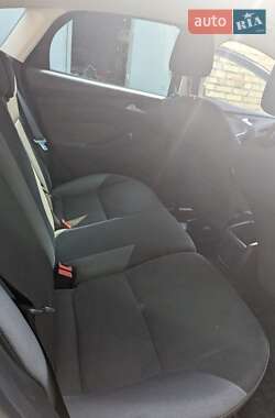 Хэтчбек Ford Focus 2013 в 