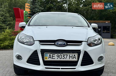 Хэтчбек Ford Focus 2012 в 