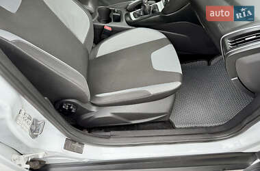 Хэтчбек Ford Focus 2012 в 