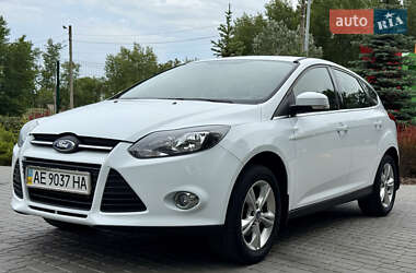Хэтчбек Ford Focus 2012 в 