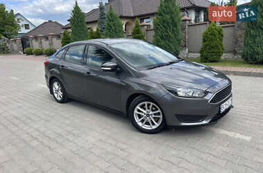 Седан Ford Focus 2015 в 