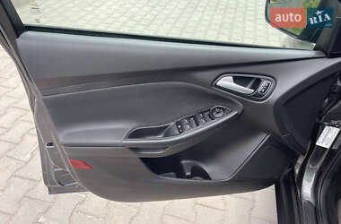 Седан Ford Focus 2015 в 