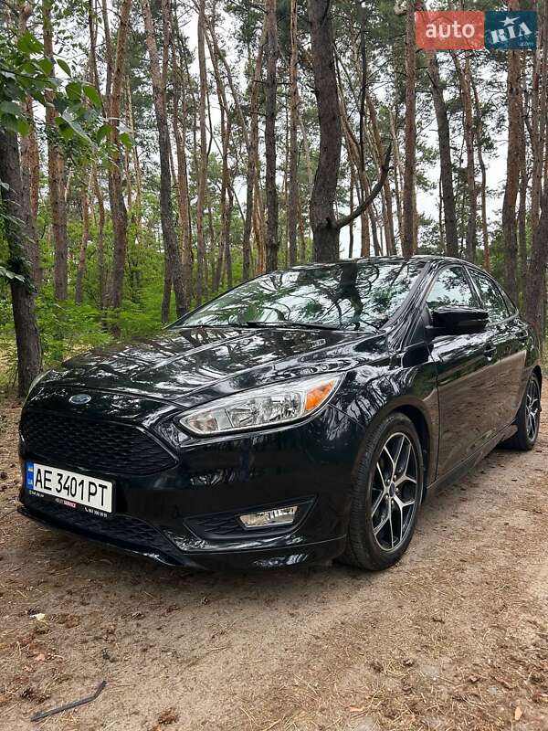 Седан Ford Focus 2015 в 