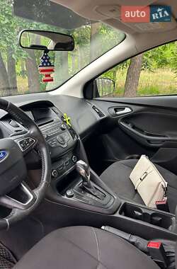 Седан Ford Focus 2015 в 