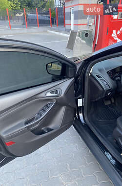Хэтчбек Ford Focus 2015 в 