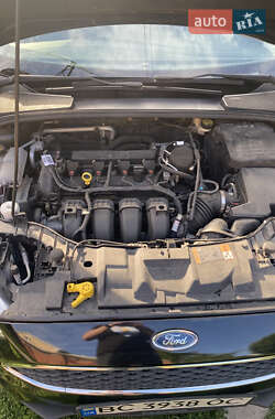 Хэтчбек Ford Focus 2015 в 
