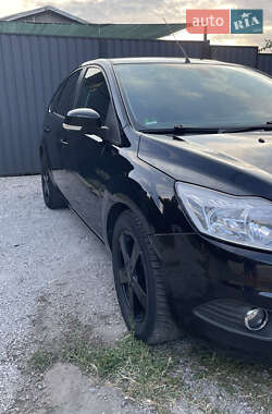 Хэтчбек Ford Focus 2010 в 