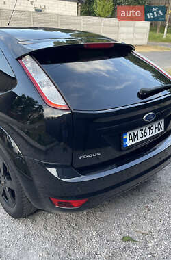 Хэтчбек Ford Focus 2010 в 