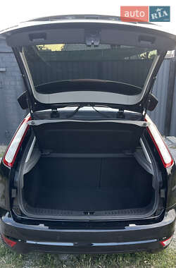 Хэтчбек Ford Focus 2010 в 