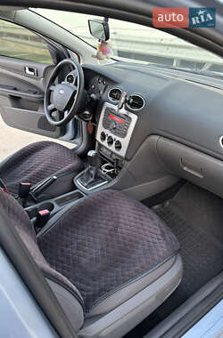 Хэтчбек Ford Focus 2005 в 