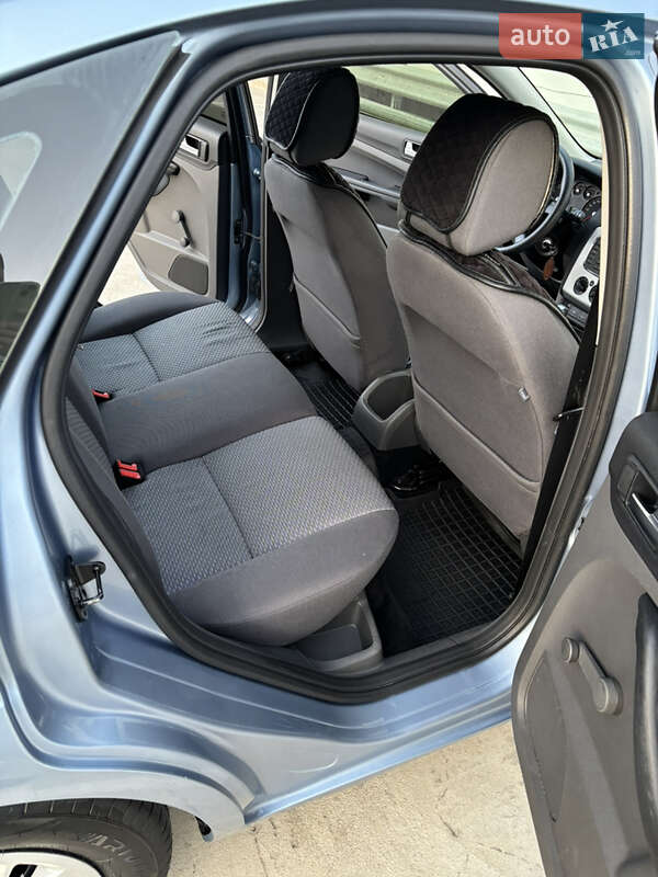 Хэтчбек Ford Focus 2005 в Киеве