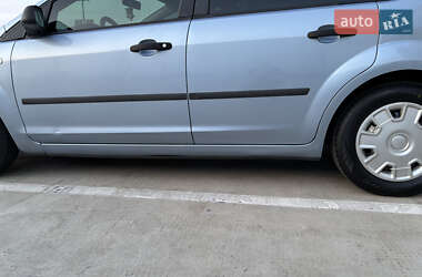 Хэтчбек Ford Focus 2005 в 