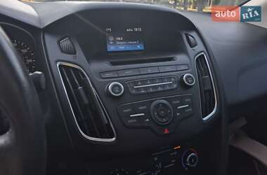 Седан Ford Focus 2016 в 