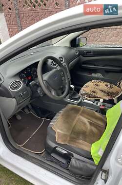 Хэтчбек Ford Focus 2011 в 