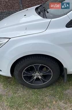Хэтчбек Ford Focus 2011 в 