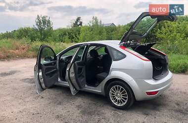 Хэтчбек Ford Focus 2011 в 