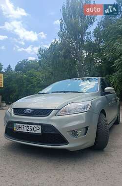 Хэтчбек Ford Focus 2010 в 