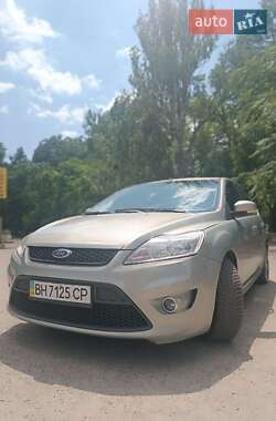 Хэтчбек Ford Focus 2010 в 