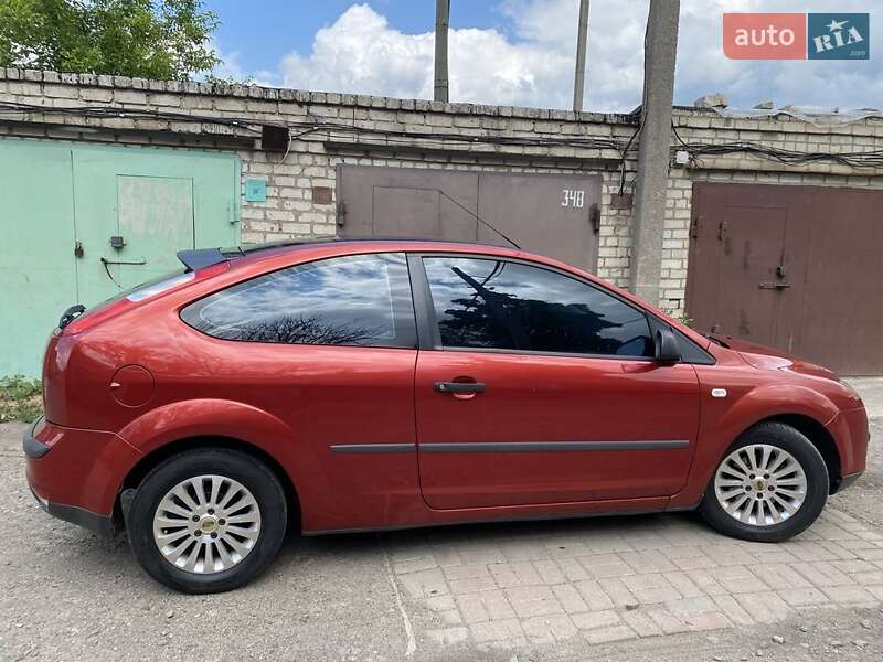 Хэтчбек Ford Focus 2006 в Лозовой
