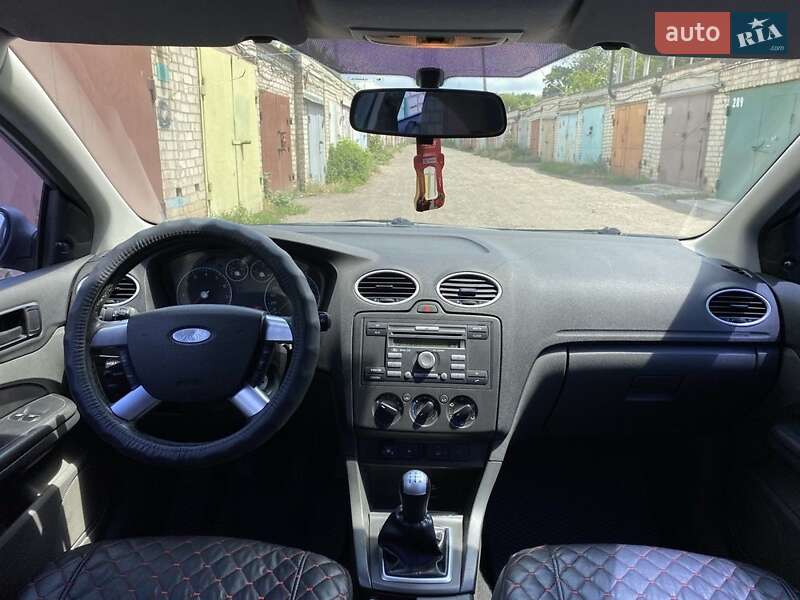 Хэтчбек Ford Focus 2006 в Лозовой