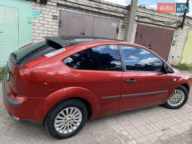 Хэтчбек Ford Focus 2006 в Лозовой