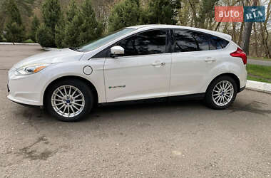 Хэтчбек Ford Focus 2012 в 
