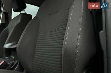 Хэтчбек Ford Focus 2016 в 