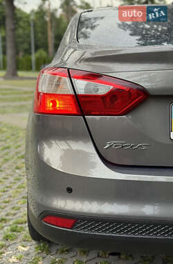 Седан Ford Focus 2013 в 