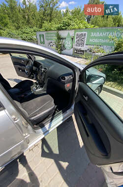 Хэтчбек Ford Focus 2005 в 