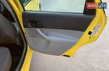Хэтчбек Ford Focus 2004 в 