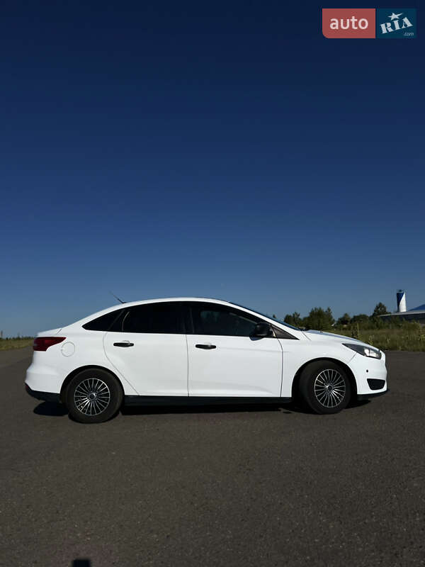 Седан Ford Focus 2015 в Березному