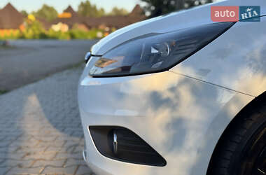 Хэтчбек Ford Focus 2009 в 