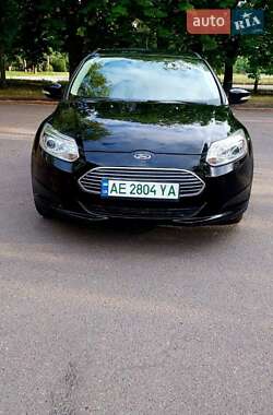 Хэтчбек Ford Focus 2012 в 