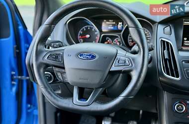 Хэтчбек Ford Focus 2016 в 