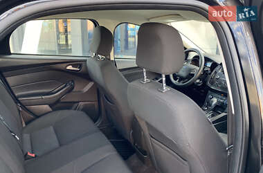 Седан Ford Focus 2017 в 