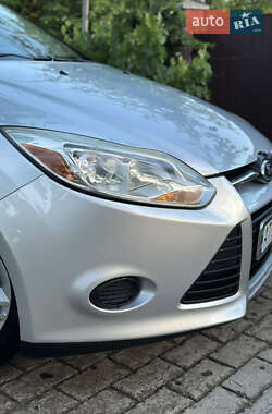 Хэтчбек Ford Focus 2012 в 