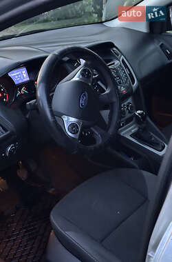 Хэтчбек Ford Focus 2012 в 
