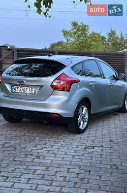 Хэтчбек Ford Focus 2012 в 