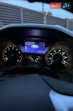 Хэтчбек Ford Focus 2012 в 