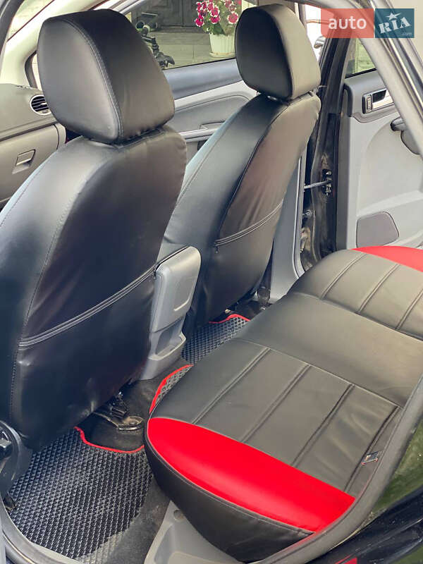 Хетчбек Ford Focus 2010 в Сокалі