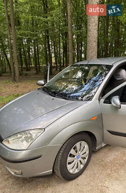 Хэтчбек Ford Focus 2004 в 