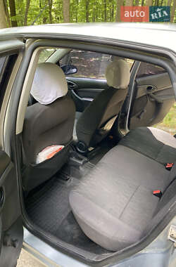Хэтчбек Ford Focus 2004 в 