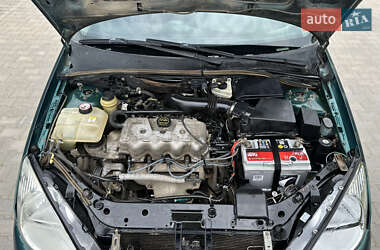 Седан Ford Focus 2002 в 