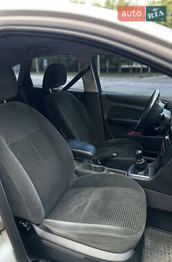 Хэтчбек Ford Focus 2005 в 