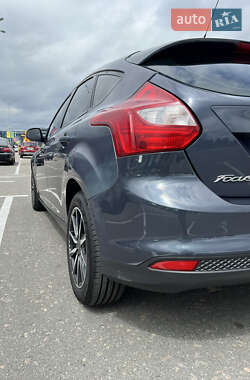 Хэтчбек Ford Focus 2013 в 